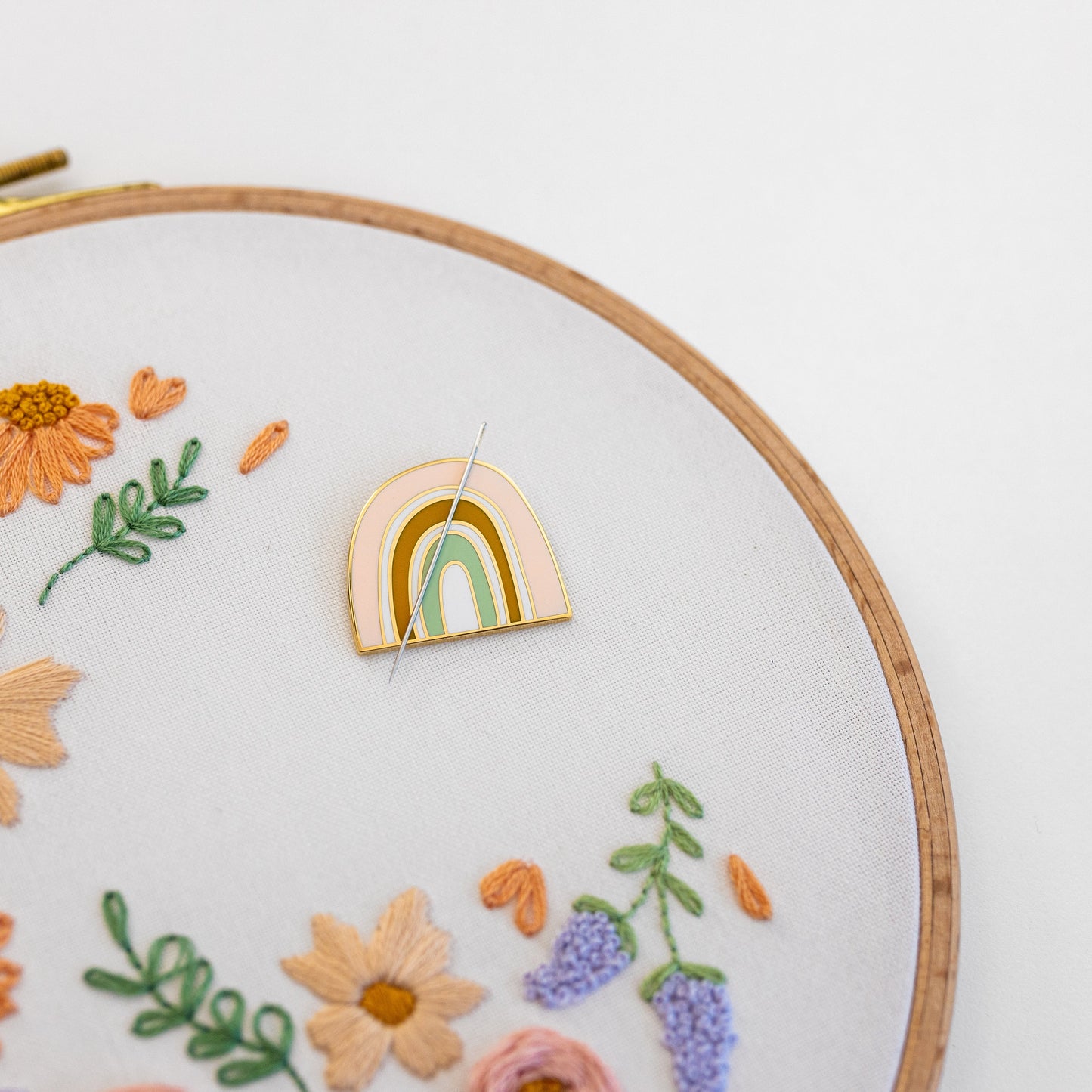 Rainbow Magnetic Needle Minder